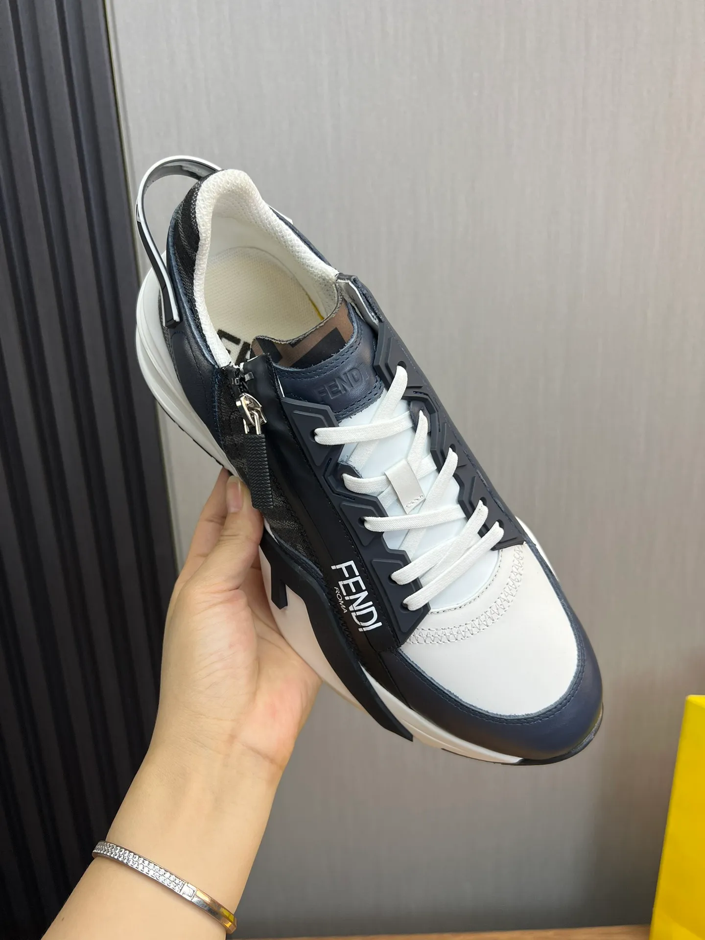 Men's men's shoes💰520💰 Fendi [Fendi] hot style is on the market🔥Fashionable casual men's shoes🔱Made of original brand fly knit fabric. Original cowhide + breathable mesh lining + sheepskin feet. Perfect shape and top quality, you deserve it🔜Original rubber outsole, ultra-light, non-slip and wear-resistant👣 Standard size 38-44